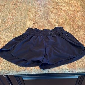 Lululemon Hotty Hot Black 2.5 inch shorts